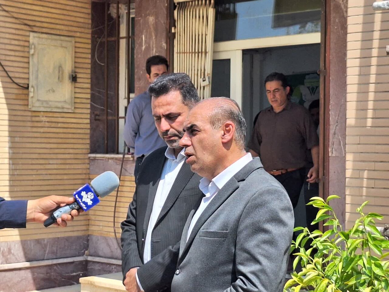 پیشخان خدمات کتابخانه‌ای شهید مومنی‌الوار روستای ارمو بازگشایی شد