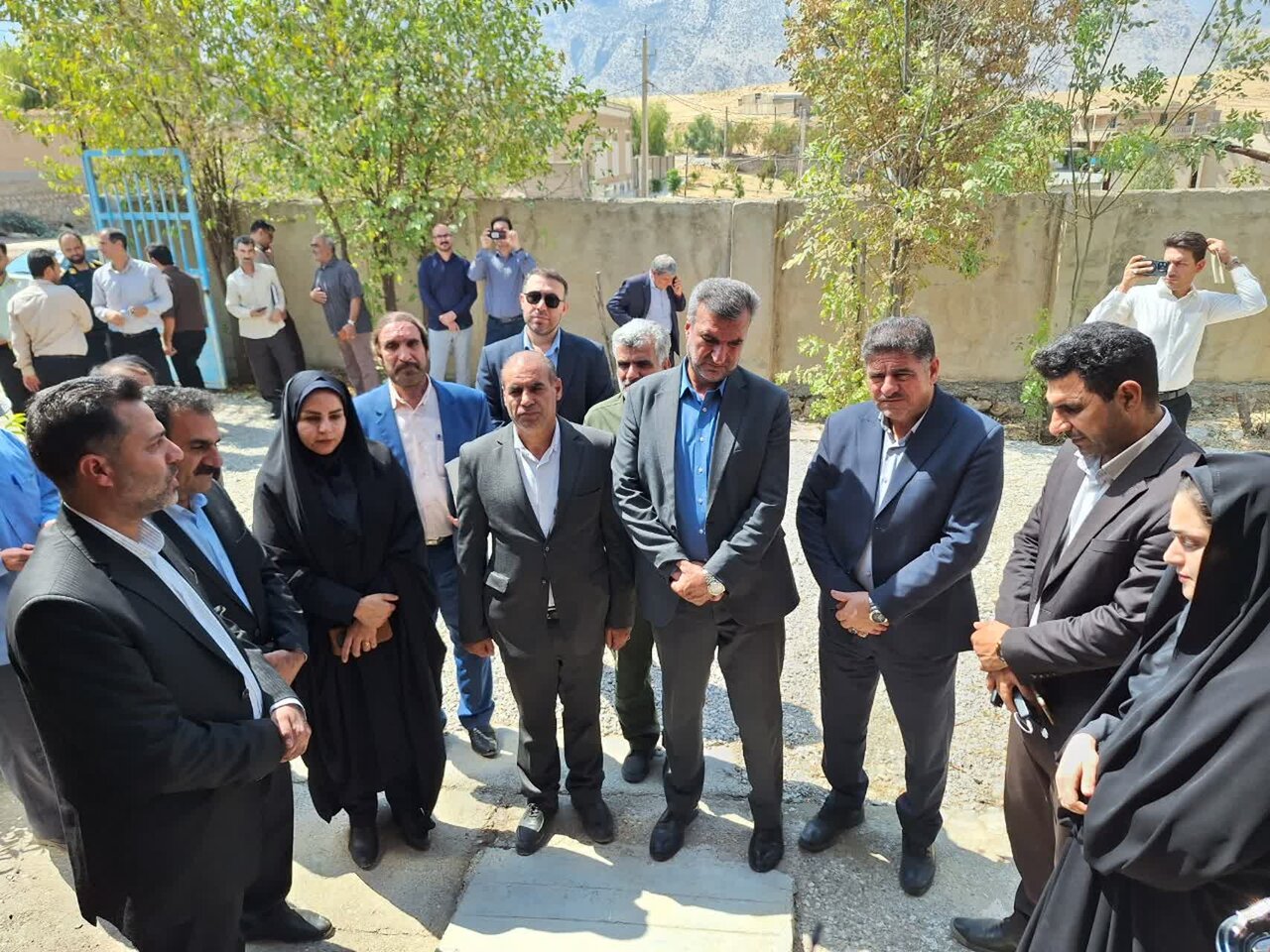 پیشخان خدمات کتابخانهای شهید مومنیالوار روستای ارمو بازگشایی شد