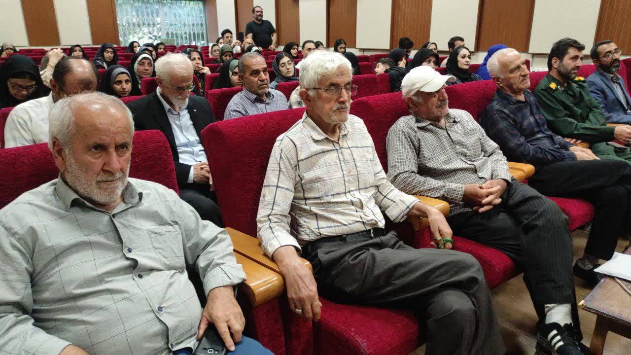 ویژهبرنامه «عصر شعر محمدی» و رونمایی از کتاب «خواهرانه» در بهشهر برگزار شد