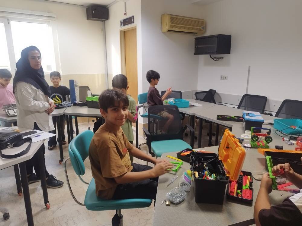 «کلاس رباتیک» در کتابخانه امامزاده یحیی بابل برگزار شد