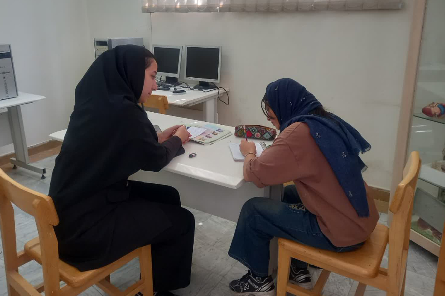 آموزش، فرهنگ و هنر در کتابخانه امام خمینی (ره) کرهرود شهر اراک