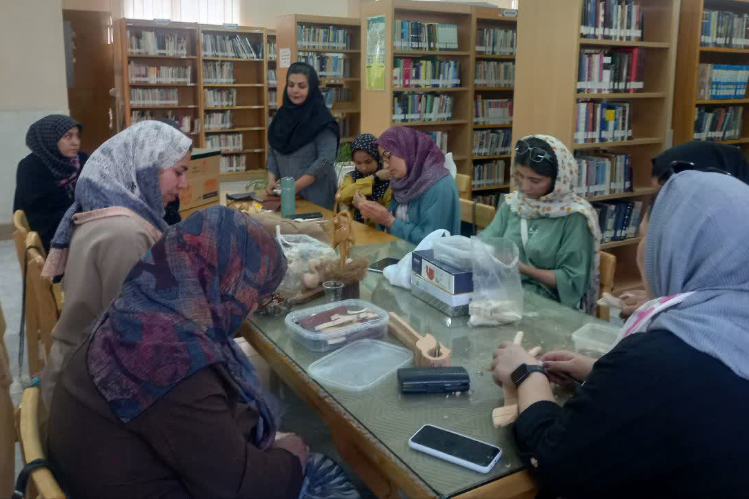 آموزش، فرهنگ و هنر در کتابخانه امام خمینی (ره) کرهرود شهر اراک