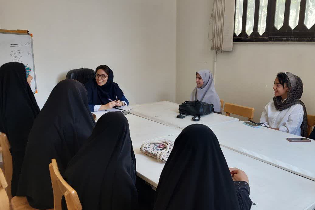 آموزش، فرهنگ و هنر در کتابخانه امام خمینی (ره) کرهرود شهر اراک