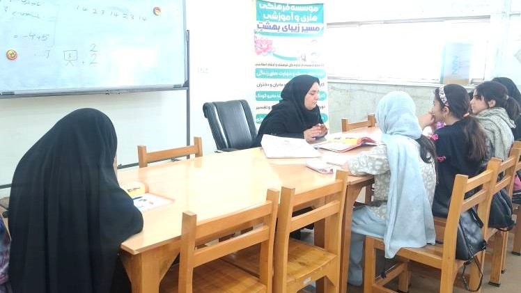 کلاس آموزش زبان انگلیسی در کتابخانه آیتالله خامنهای اهواز برگزار شد