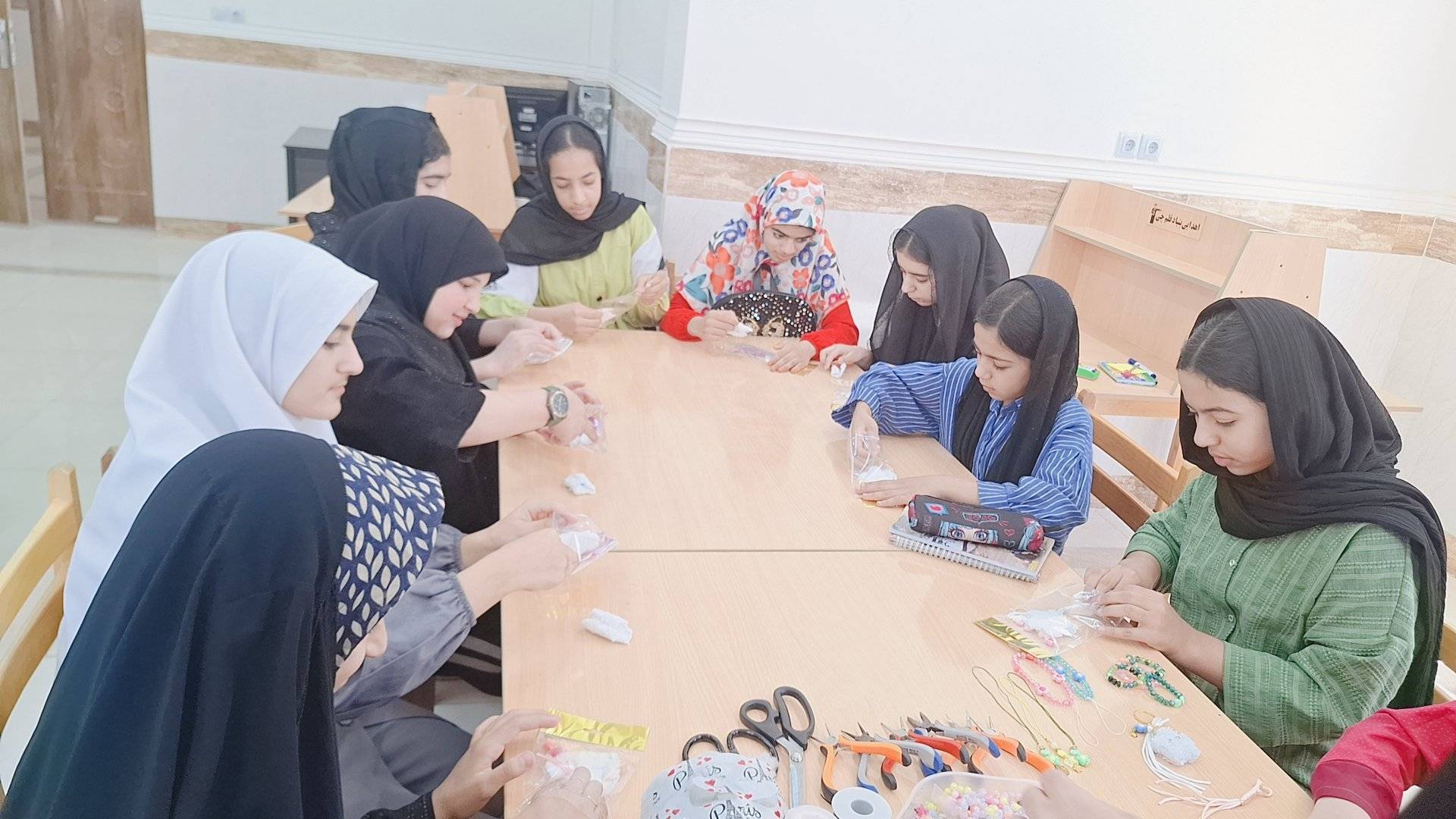 کارگاه آموزشی «ساخت اکسسوری» در کتابخانه قلم‌چی خرمشهر برگزار شد