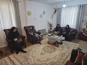 دیدار با خانواده شهید به مناسبت هفته دولت و بازدید از کتابخانه