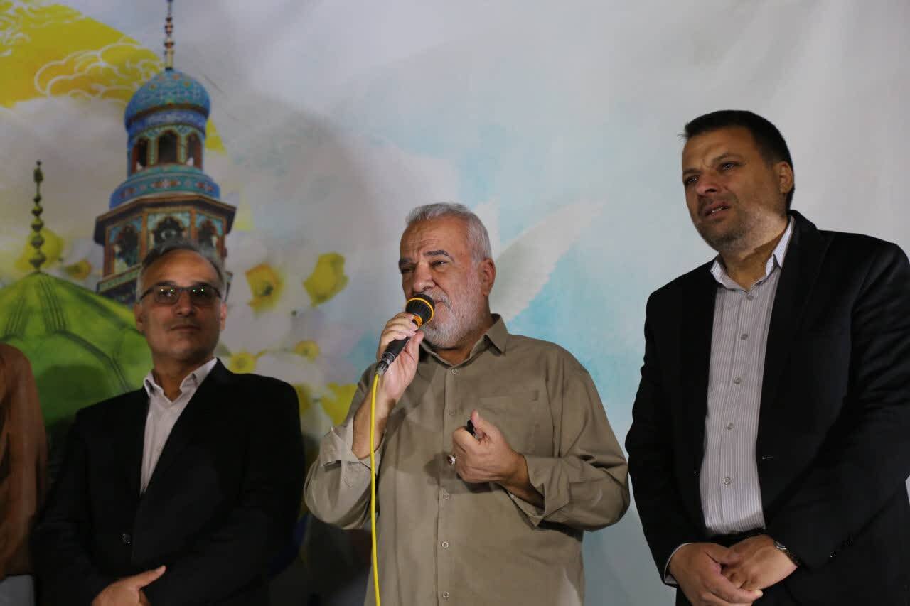 آیین رونمایی کتاب «خورشید بی‌غروب» در اردکان برگزار شد