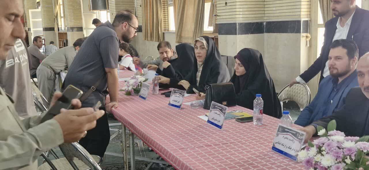 برپایی میز خدمت اداره‌کتابخانه‌های عمومی شهرستان پاکدشت