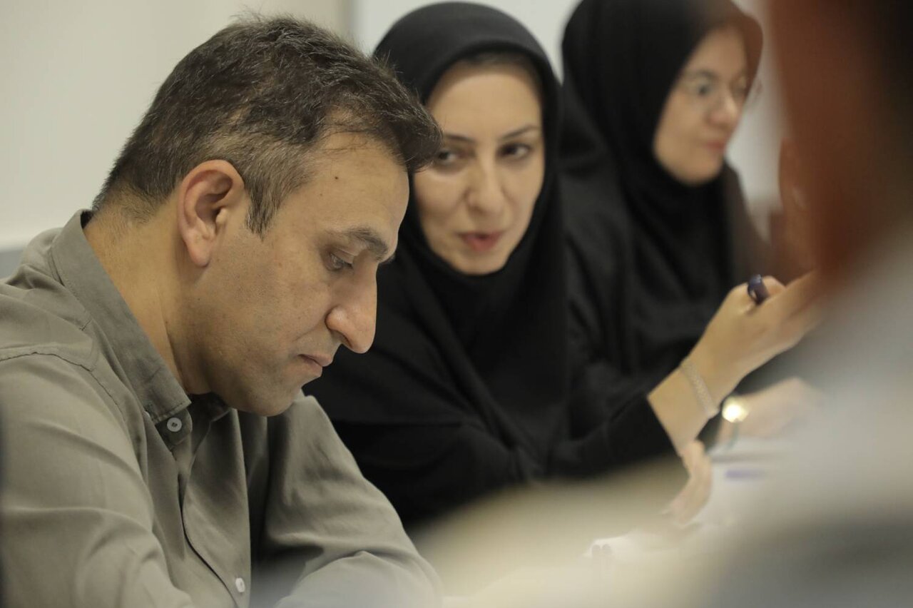 گفتوگوی معاون نهاد کتابخانههای عمومی کشور با کتابداران و کارکنان کتابخانههای عمومی قزوین