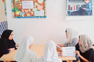 اعضای کتابخانه سیجوال با کتاب، شاهنامه و قرآن به استقبال هفته دولت رفتند