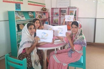 کتابخانه شهید یعقوب سقلی قره‌قاشلی مسابقه رنگ‌آمیزی و نمایشگاه کتاب برگزار کرد