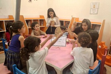 کودکان گنبدکاووس در کتابخانه شهید بهشتی گلدوزی را آموختند