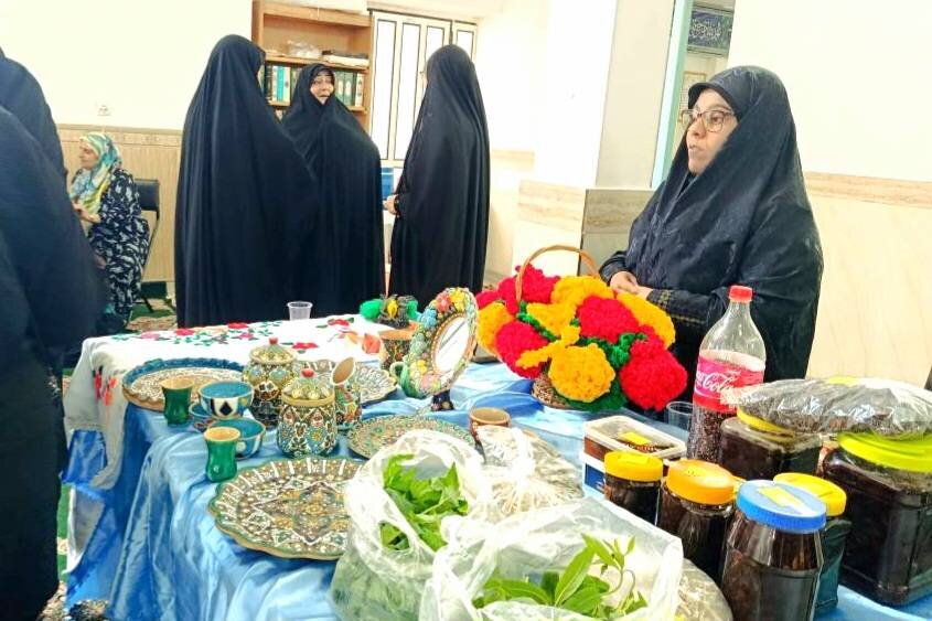 از معرفی کتاب و آموزش اوریگامی تا نمایشگاه کتاب و صنایع‌دستی در مسجد جامع نوکنده