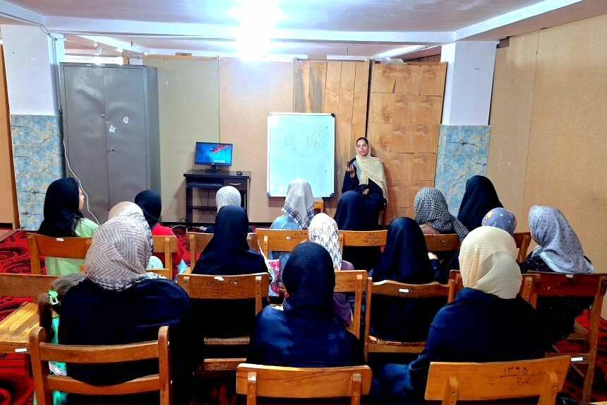 کتابخانه سیداحمد خمینی صفی‌آباد کارگاه فن بیان برگزار کرد