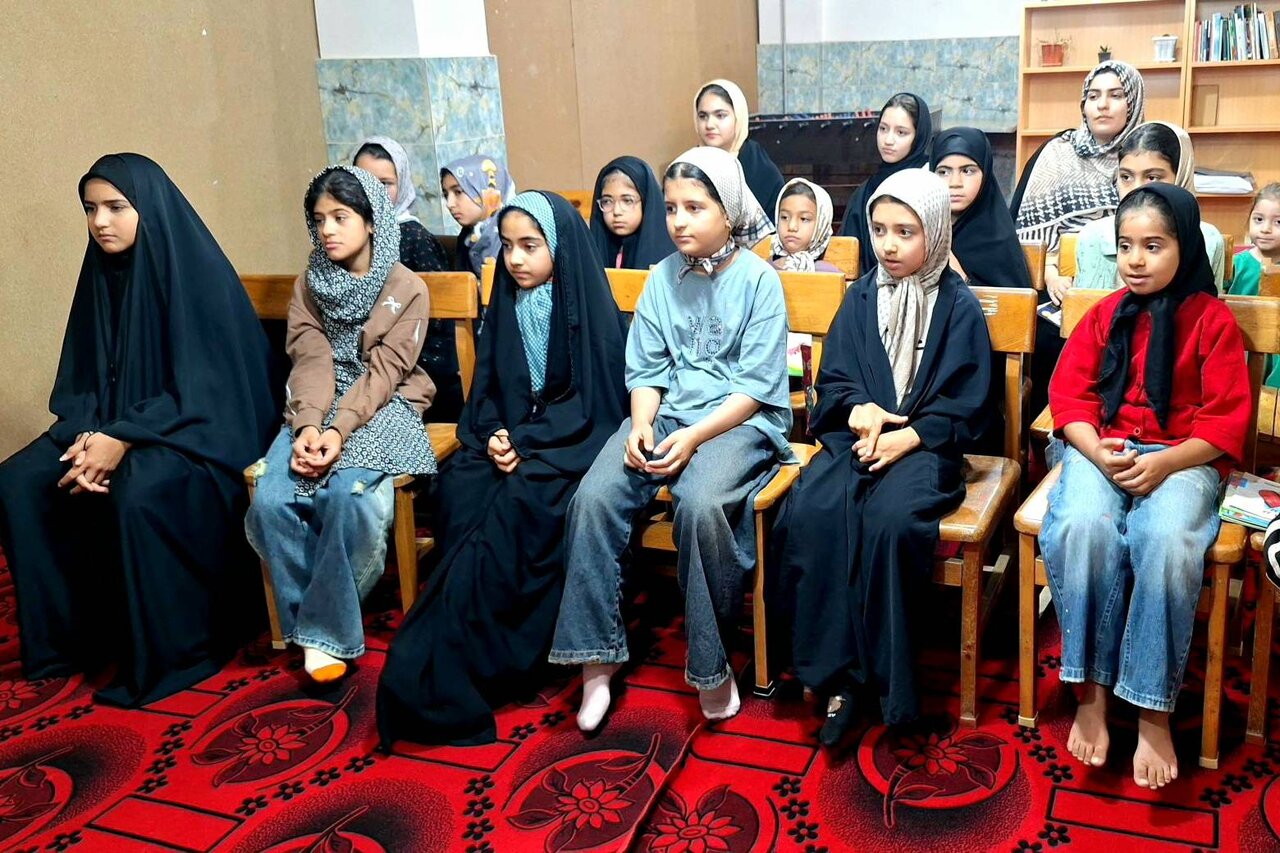 کتابخانه سیداحمد خمینی صفیآباد کارگاه فن بیان برگزار کرد