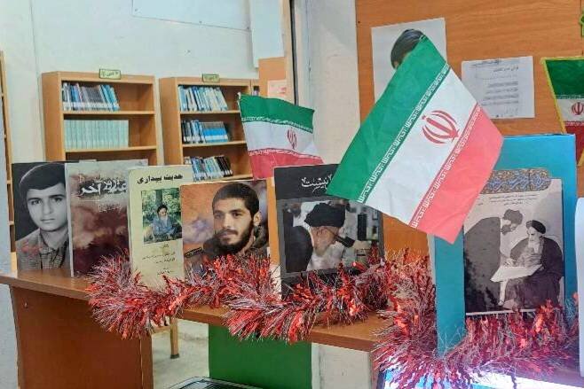 اعضای کتابخانه سیجوال با کتاب، شاهنامه و قرآن به استقبال هفته دولت رفتند