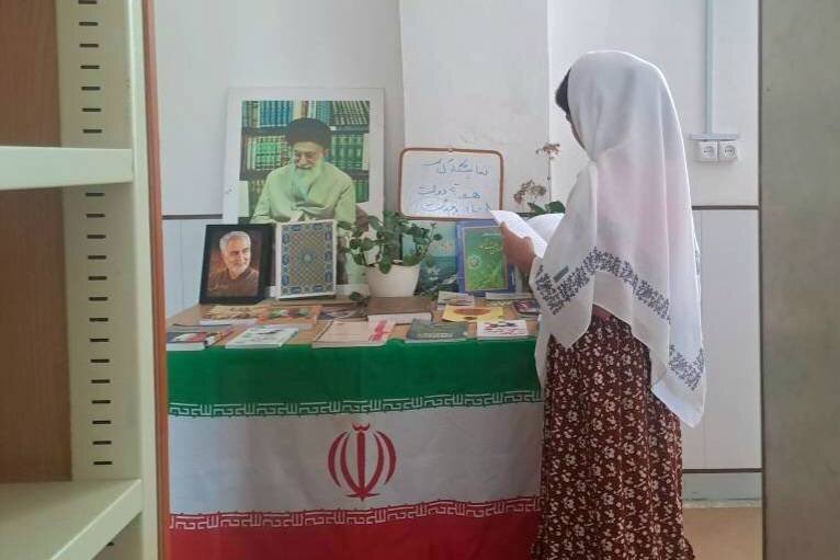 کتابخانه شهید یعقوب سقلی قره‌قاشلی مسابقه رنگ‌آمیزی و نمایشگاه کتاب برگزار کرد
