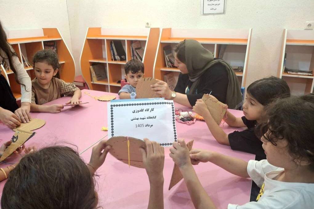 کودکان گنبدکاووس در کتابخانه شهید بهشتی گلدوزی را آموختند