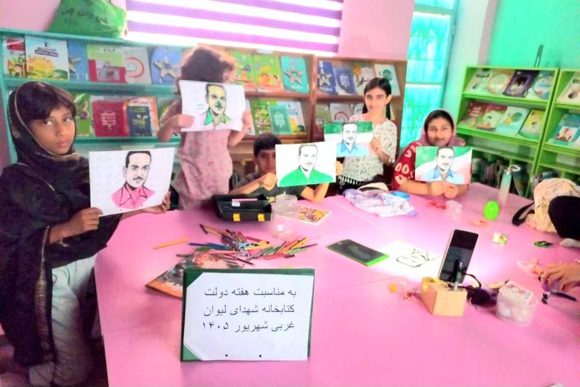 کودکان کتابخانه شهدای لیوان‌ غربی «شهید رجایی» را با رنگ‌ها روایت کردند