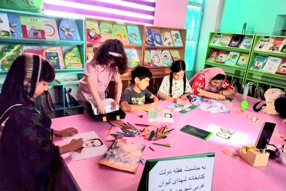 کودکان کتابخانه شهدای لیوان‌ غربی «شهید رجایی» را با رنگ‌ها روایت کردند