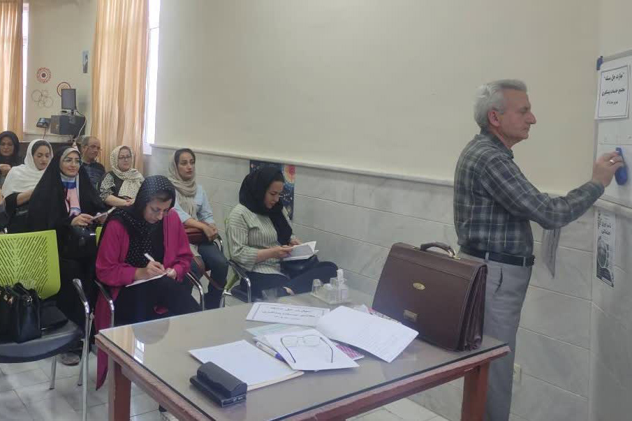 بزرگداشت هفته دولت در کتابخانه‌های عمومی استان مرکزی
