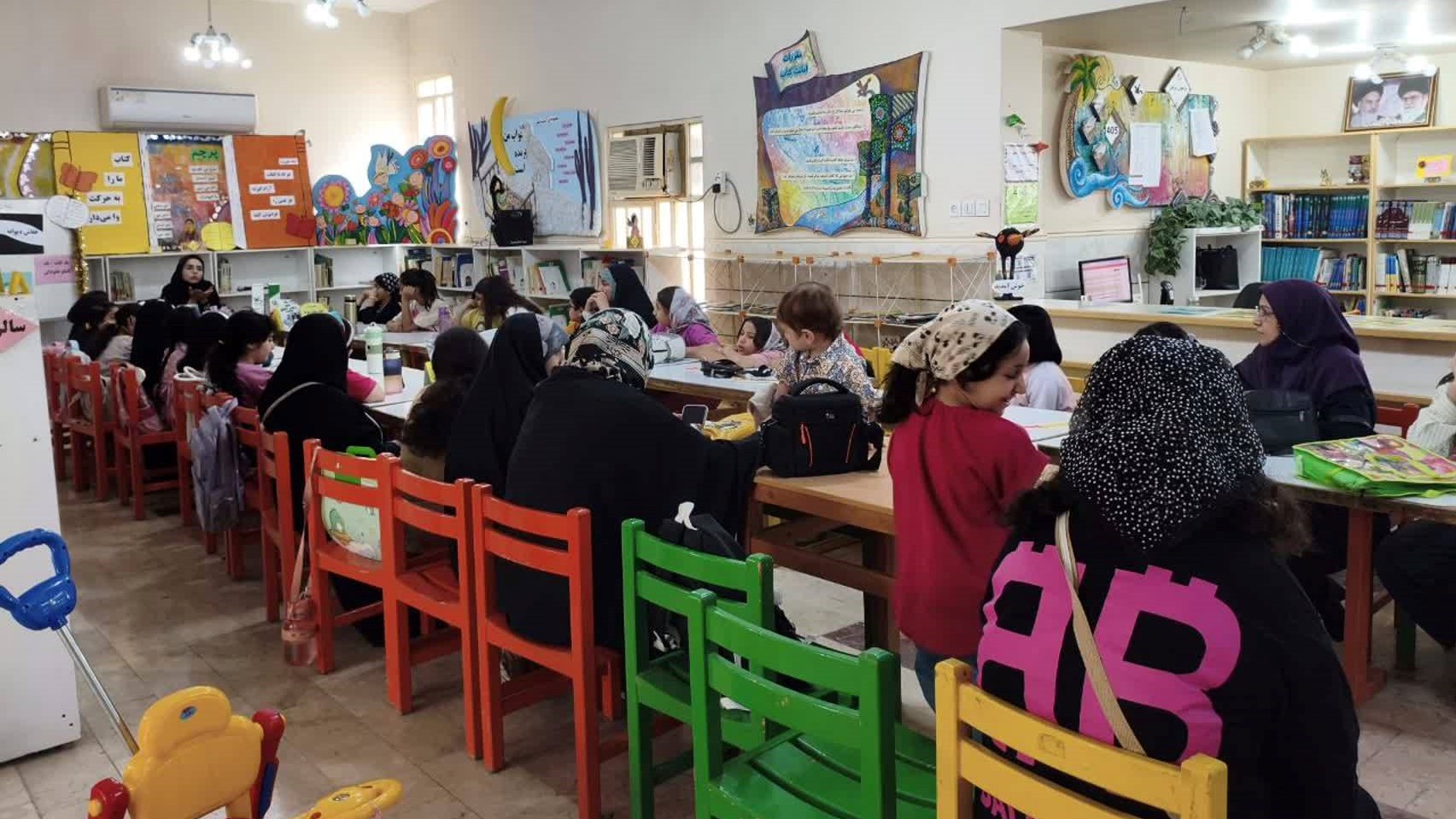 همکاری اداره کتابخانههای عمومی شهرستان ماهشهر و کانون پرورش فکری در مسیر ترویج فرهنگ مطالعه