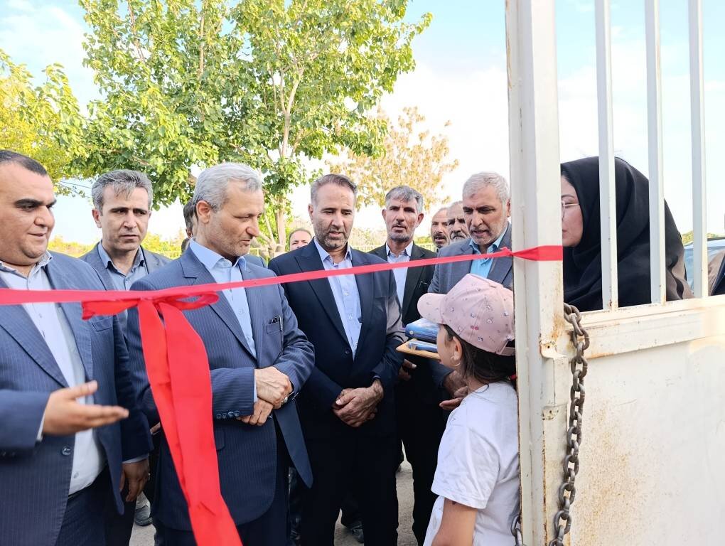 گامی سبز در مسیر دانش؛ افتتاح سامانه پنل‌های خورشیدی در کتابخانه عمومی نیکتا قوامی اسفراین
