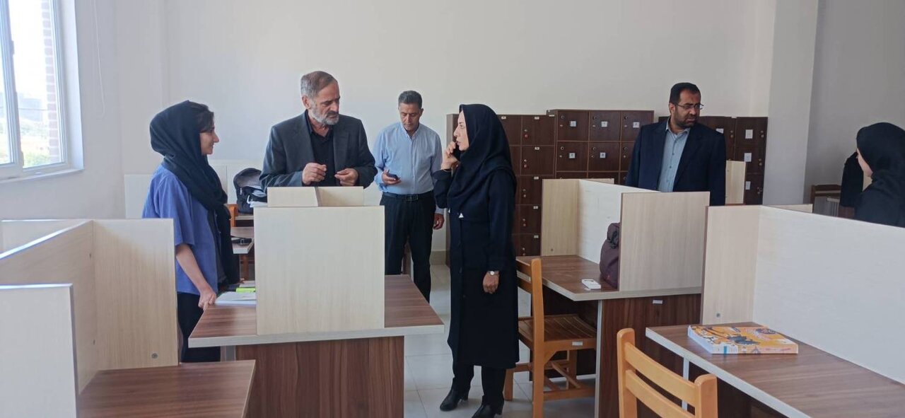 بازدید  نماینده مردم بوئین زهرا و آوج در مجلس شورای اسلامی از کتابخانه فرهنگ