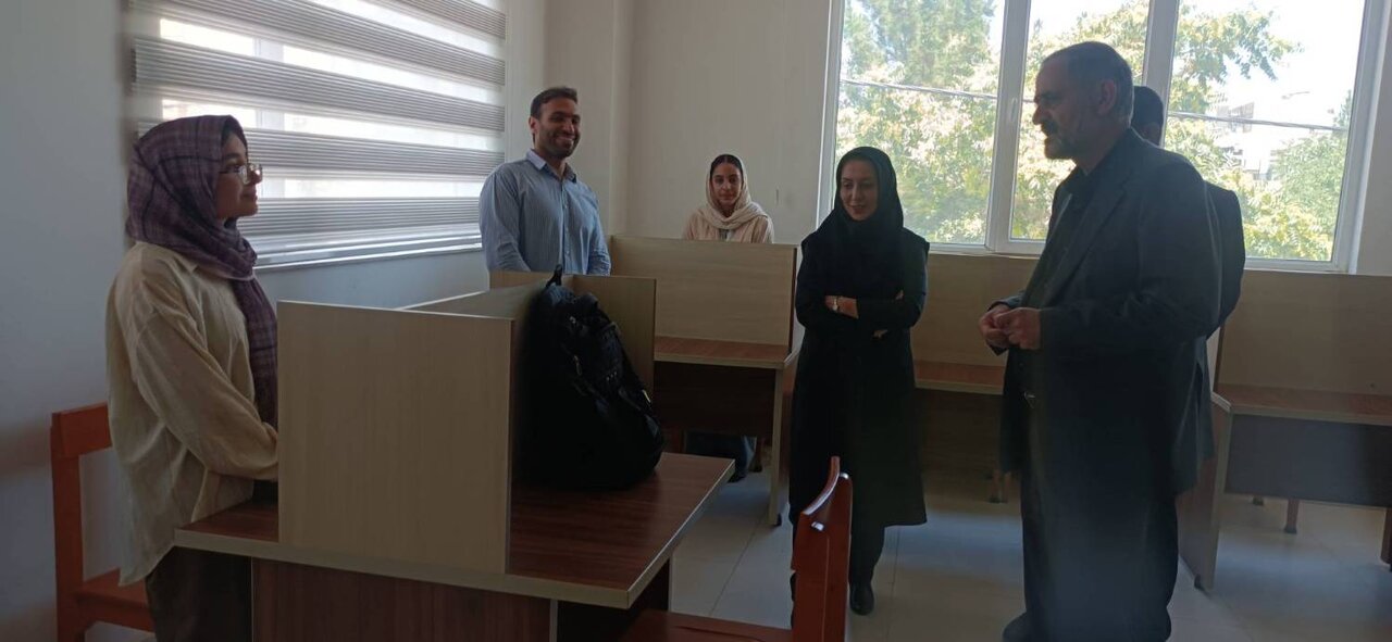 بازدید  نماینده مردم بوئین زهرا و آوج در مجلس شورای اسلامی از کتابخانه فرهنگ