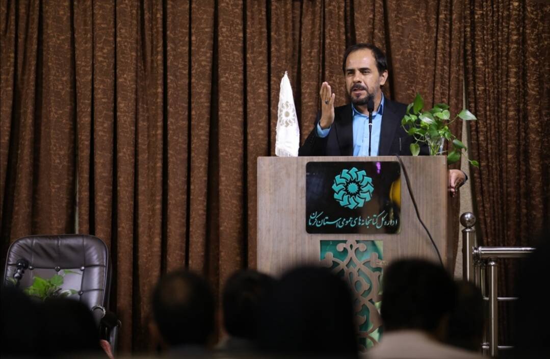 «از کتابخانه تا صحنه»؛ تورقی بر کتاب زندگی استاد یدالله آقاعباسی