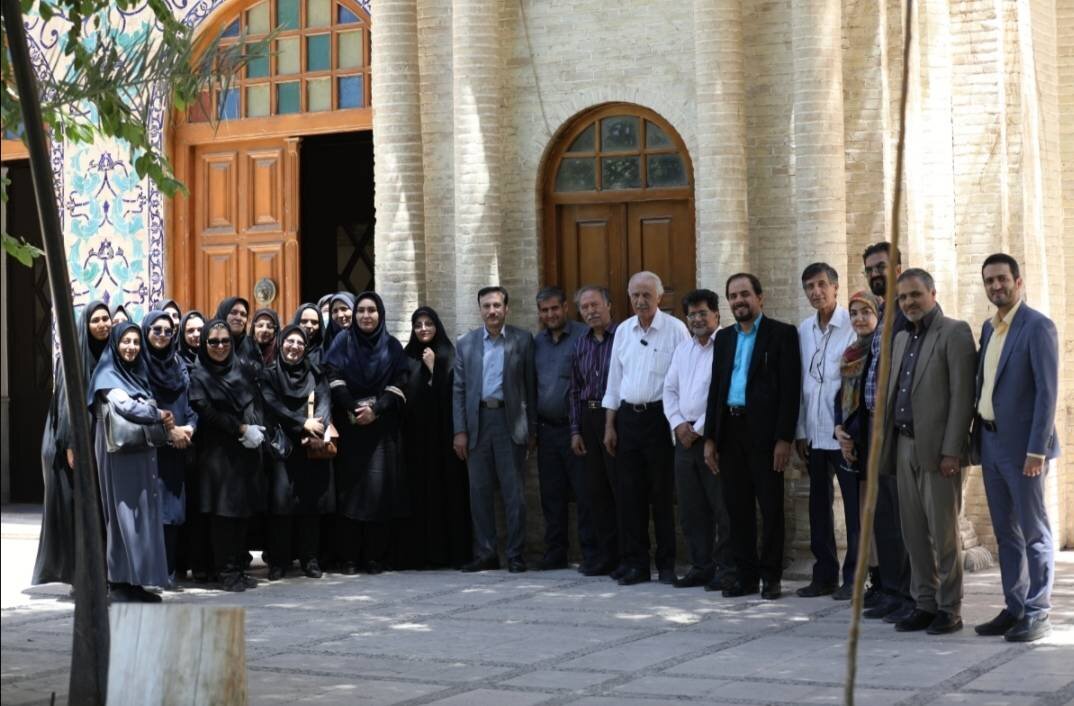 «از کتابخانه تا صحنه»؛ تورقی بر کتاب زندگی استاد یدالله آقاعباسی