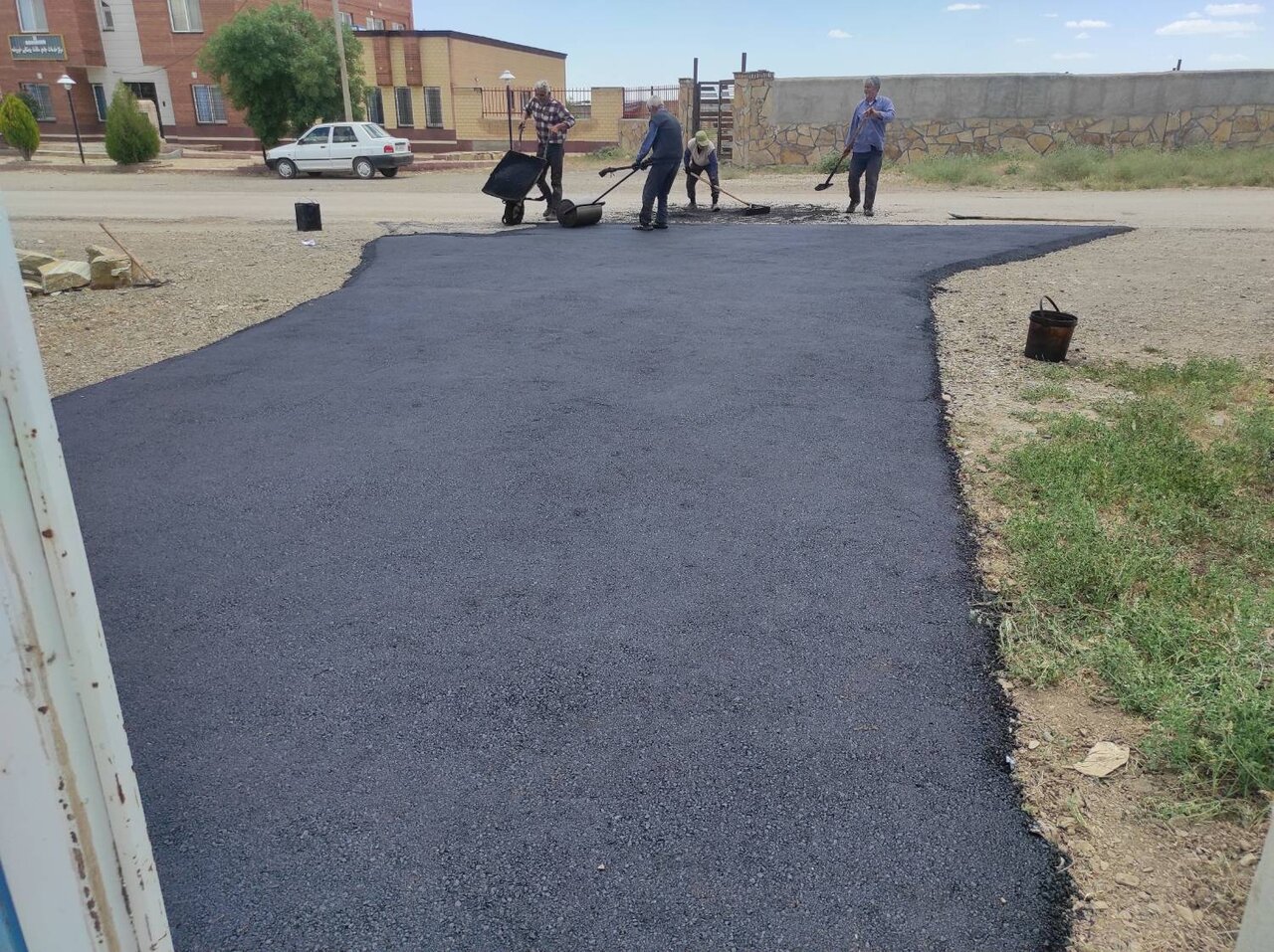 مسیر ورودی کتابخانه جوادالائمه (ع) روستای خورونده آسفالت شد