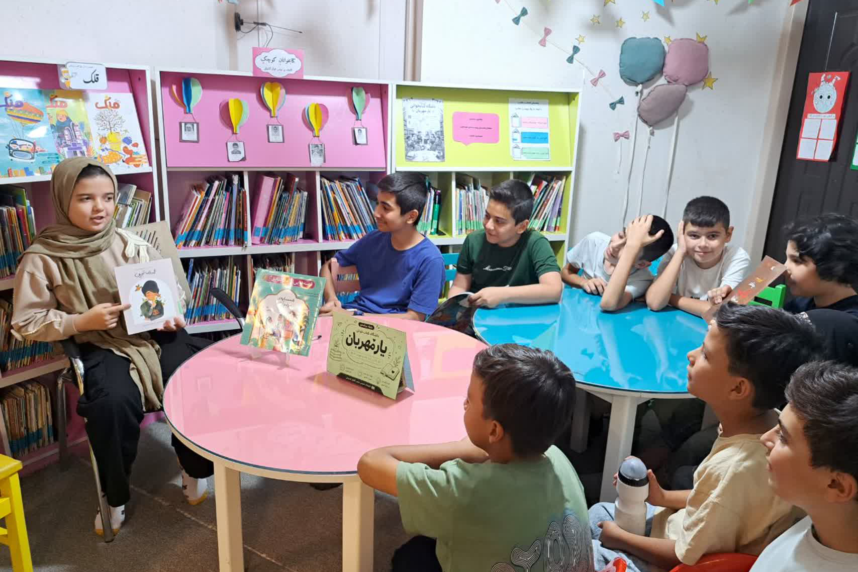 روزهای پرنشاط برای کودکان در کتابخانه اقبال آشتیانی شهر آشتیان