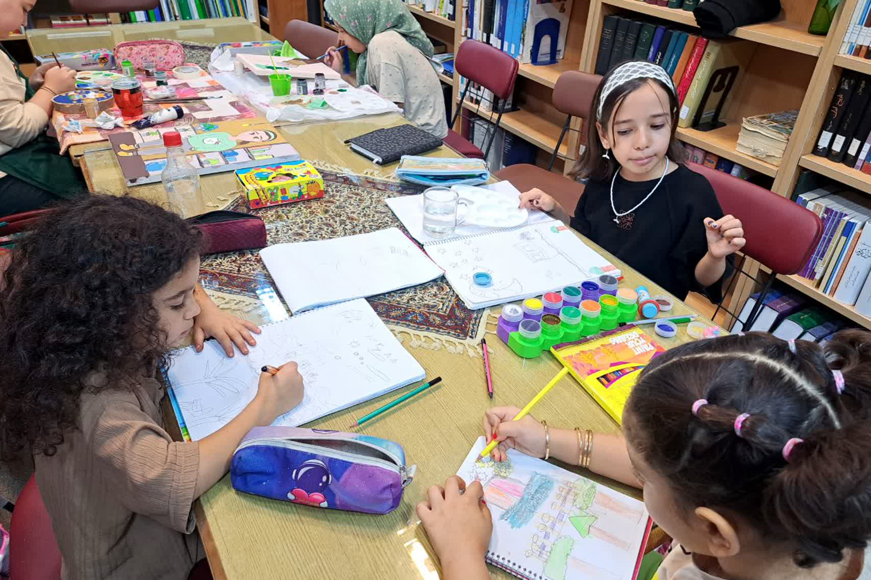 روزهای پرنشاط برای کودکان در کتابخانه اقبال آشتیانی شهر آشتیان