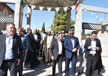 کتابخانه عمومی شهدای هماشهر