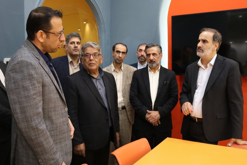 بازدید معاون وزیر فرهنگ و ارشاد اسلامی از کتابخانه مرکزی سمنان