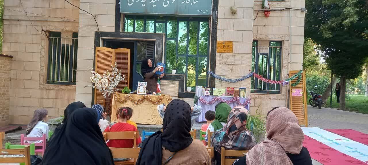 ویژهبرنامه فرهنگی هفته وحدت با محوریت کتابخوانی در کتابخانه شهید حیدری نهاوند
