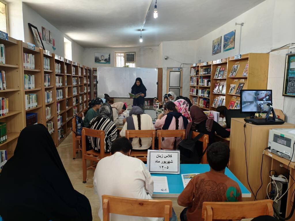 برگزاری کلاس زبان در کتابخانه روستای میان آبه نهاوند