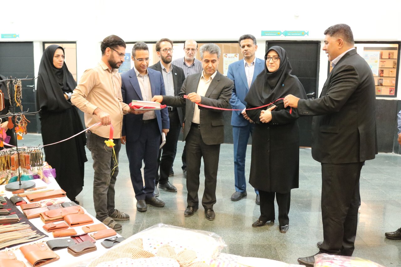 بازگشایی نمایشگاه کسبوکارهای کوچک و خانگی در کتابخانه مرکزی خرمآباد