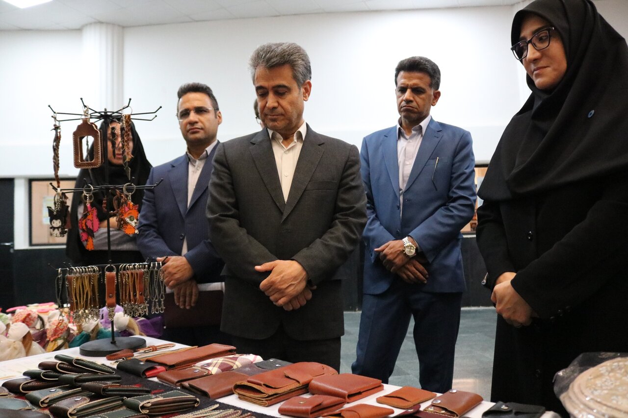 بازگشایی نمایشگاه کسب‌وکارهای کوچک و خانگی در کتابخانه مرکزی خرم‌آباد