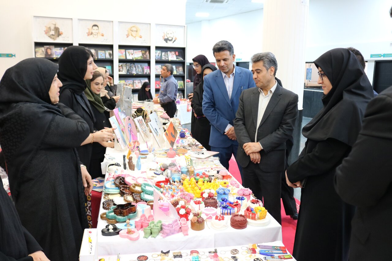 بازگشایی نمایشگاه کسب‌وکارهای کوچک و خانگی در کتابخانه مرکزی خرم‌آباد