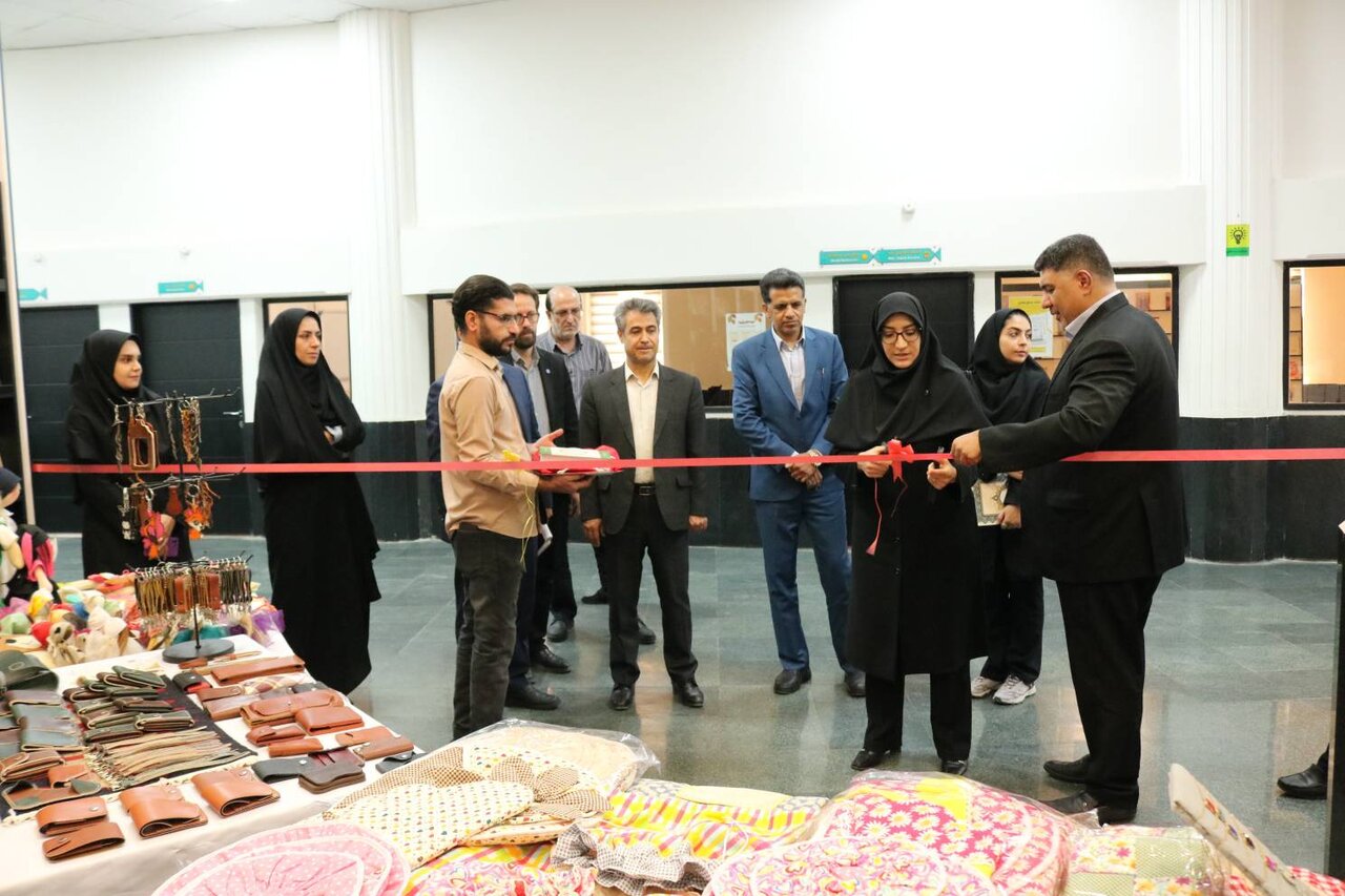 بازگشایی نمایشگاه کسب‌وکارهای کوچک و خانگی در کتابخانه مرکزی خرم‌آباد
