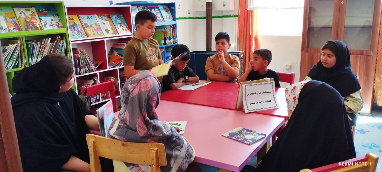 برگزاری نشست کتابخوان تجلی سیره نبوی در کتابخانه آیتالله ذبیحی روستای مایوان