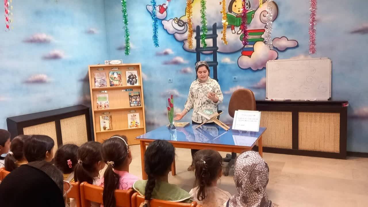 جشن «میلاد نور» در کتابخانه عمومی گنجنامه حسامآباد برگزار شد