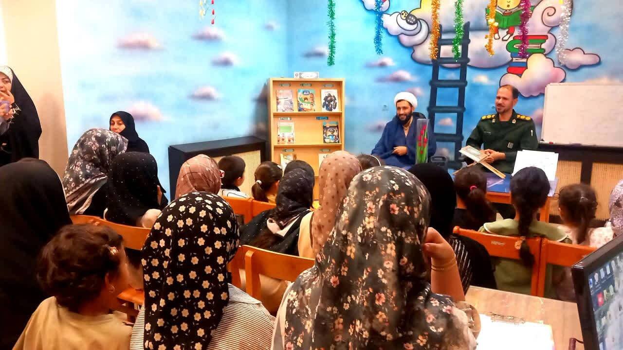جشن «میلاد نور» در کتابخانه عمومی گنجنامه حسام‌آباد برگزار شد