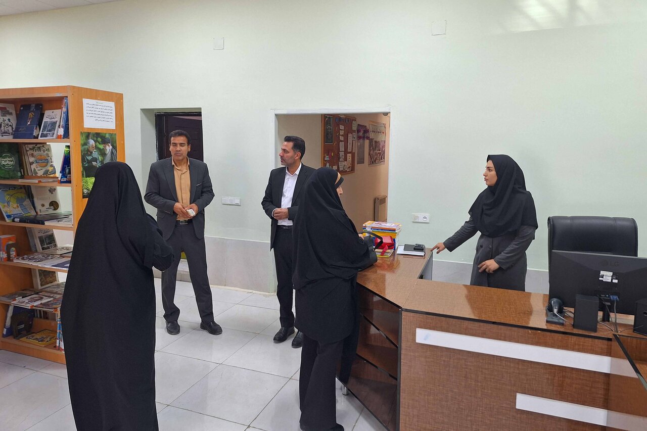 بازدید سرپرست اداره‌کل کتابخانه‌های عمومی استان ایلام از کتابخانه شهید رجایی چوار