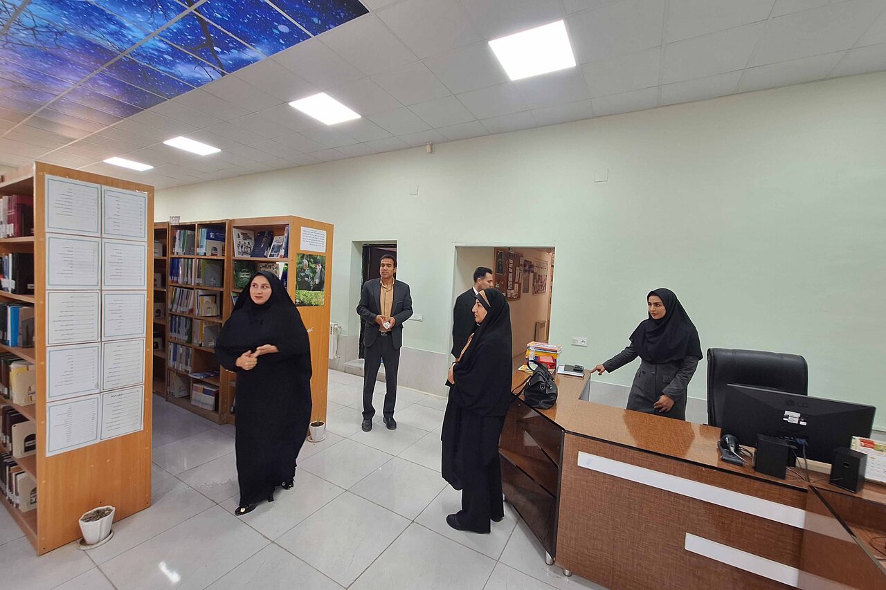 بازدید سرپرست ادارهکل کتابخانههای عمومی استان ایلام از کتابخانه شهید رجایی چوار