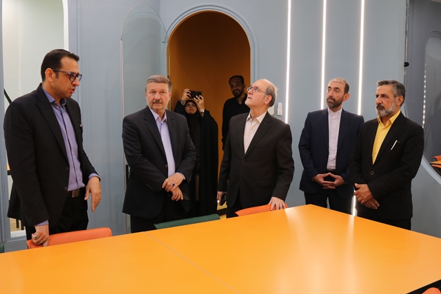 حضور مشاور عالی وزیر فرهنگ و ارشاد اسلامی در کتابخانه مرکزی سمنان؛ تأکید بر توسعه فضاهای نوین کتابخانهای و ارتقای فرهنگ مطالعه