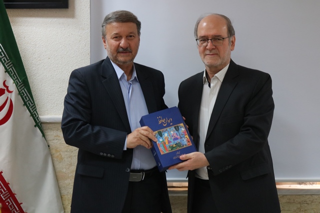 حضور مشاور عالی وزیر فرهنگ و ارشاد اسلامی در کتابخانه مرکزی سمنان؛ تأکید بر توسعه فضاهای نوین کتابخانه‌ای و ارتقای فرهنگ مطالعه