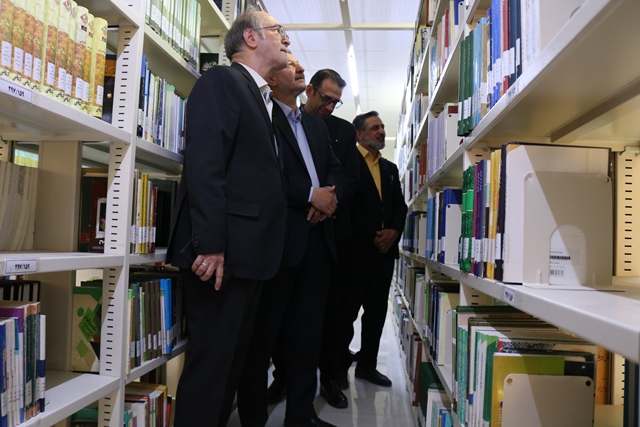 حضور مشاور عالی وزیر فرهنگ و ارشاد اسلامی در کتابخانه مرکزی سمنان؛ تأکید بر توسعه فضاهای نوین کتابخانه‌ای و ارتقای فرهنگ مطالعه